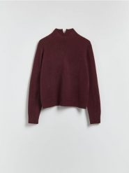 Wełniany sweter z dodatkiem kaszmiru - mahoniowy. Brązowe swetry Reserved, l, bez wzorów, z dzianiny, bez ramiączek. Za 399.99 zł.