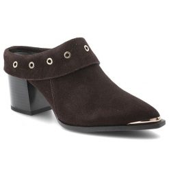 Klapki damskie S.Barski, z zamszowej skóry naturalnej z dekoracyjnymi nitami i stabilnym obcasem, brązowe, CR61-3059. Brązowe klapki S.BARSKI, bez wzorów, ze skóry, bez obcasa, na obcasie, bez zapięcia. Za 359.00 zł.