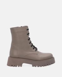 BEŻOWE WORKERY ZE SKÓRY NATURALNEJ 00200230038 VIZO. Brązowe botki Venezia, bez wzorów, ze skóry, bez obcasa, bez zapięcia. Za 279.00 zł.