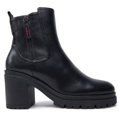 Botki s.Oliver. Czarne botki S.Oliver, bez wzorów, bez obcasa, na słupku, bez zapięcia. Za 299.99 zł.