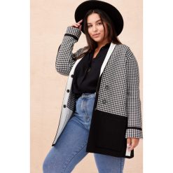 Płaszcz Damski Maximi Plus Size Ekri/ Czarny. Czarne płaszcze blue shadow, na jesień, plus size, bez wzorów, z tkaniny, eleganckie, bez kaptura. Za 419.90 zł.
