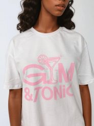 Biały T-shirt Damski - Gym & Tonic BeShaped. Czerwone t-shirty sportowe BESHAPED, uniwersalny, bez wzorów, z bawełny, bez ramiączek, na fitness i siłownię. Za 159.20 zł.
