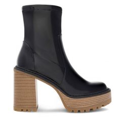 Botki Nine West. Czarne botki Nine West, bez wzorów, bez obcasa, na słupku, bez zapięcia. Za 174.99 zł.