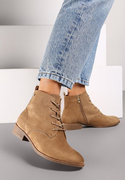 Ciemnobeżowe Płaskie Botki ze Sznurowaniem Erisette. Brązowe botki Born2be, bez wzorów, z jeansu, bez obcasa, na płaskiej podeszwie, bez zapięcia. Za 119.99 zł.