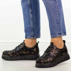 Czarne skórzane półbuty damskie Filippo Dp6846/26. Czarne półbuty wsuwane Filippo, na jesień, bez wzorów, z jeansu, eleganckie, z okrągłym noskiem, bez obcasa, na platformie. Za 269.00 zł.