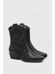 Bellucci Botki w kolorze czarnym rozmiar: 36. Czarne botki Bellucci, bez wzorów, bez obcasa, bez zapięcia. Za 122.09 zł.