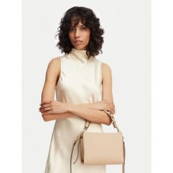 Torebka Coccinelle. Brązowe torebki klasyczne Coccinelle, bez wzorów, klasyczne, bez dodatków. Za 1,549.00 zł.