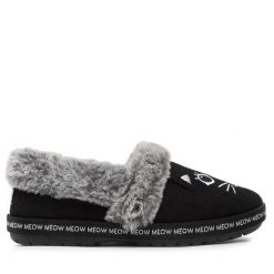 Kapcie Skechers. Czarne kapcie Skechers, bez wzorów. Za 199.99 zł.