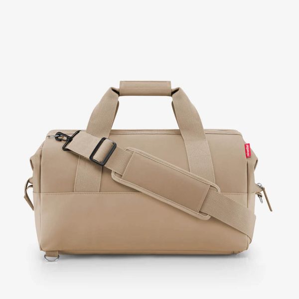 Torba allrounder m duffel, mix caramel. Brązowe torby podróżne Reisenthel, bez wzorów, z materiału, na ramię, duże, z tłoczeniem. Za 413.00 zł.