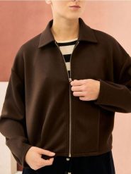 Bluza bomberka soft touch z domieszką wiskozy - brązowy. Brązowe bluzy bez kaptura Sinsay, l, bez wzorów, z dzianiny, bez kaptura. Za 59.99 zł.