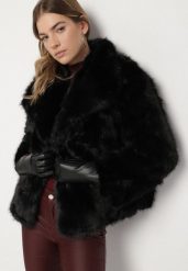 Czarna Jednorzędowa Kurtka Futerko z Szerokim Kołnierzem Conellia. Czarne kurtki Born2be, l, bez wzorów, z dzianiny, eleganckie, bez kaptura. Za 199.99 zł.