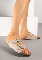 Ciemnobeżowe Klapki na Korkowej Platformie Ozdobione Nitami Nilindora. Brązowe klapki Renee, z aplikacjami, bez obcasa, na platformie, bez zapięcia. Za 79.99 zł.