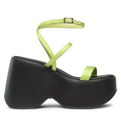 Sandały Vic Matié. Zielone sandały Vic Matié, bez wzorów, bez obcasa, na koturnie, bez zapięcia. Za 629.99 zł.