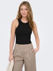 ONLY Top w kolorze czarnym rozmiar: M. Czarne topy ONLY, m, bez wzorów, bez kołnierzyka, bez ramiączek. Za 43.99 zł.