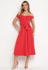 Czerwona Elegancka Sukienka o Fasonie Hiszpanki z Materiałowym Paskiem Xaelia. Czerwone sukienki Born2be, na spotkanie biznesowe, l, bez wzorów, z materiału, eleganckie, bez kołnierzyka, bez ramiączek, midi. W wyprzedaży za 118.99 zł.