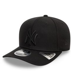 Czapka z daszkiem New Era. Czarne czapki z daszkiem New Era, bez wzorów. Za 129.99 zł.