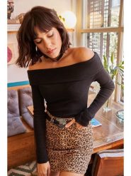 Olalook Sweter w kolorze czarnym rozmiar: onesize. Czarne swetry Olalook, bez wzorów, bez ramiączek. Za 32.83 zł.