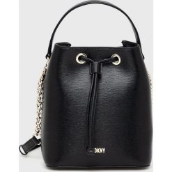 Dkny torebka skórzana R22J3S39 kolor czarny. Czarne torebki klasyczne DKNY, bez wzorów, na ramię, bez dodatków. Za 1,029.90 zł.