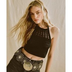 Top z odkrytymi plecami z szydełka. Czarne bielizna termoaktywna damska Superdry, bez wzorów, bez ramiączek. Za 162.30 zł.