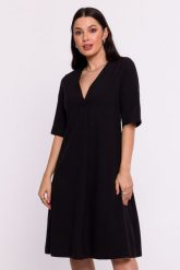 Swobodna sukienka trapezowa z dekoltem V czarna. Czarne sukienki Bewear, do pracy, xxl, bez wzorów, biznesowe, bez kołnierzyka, bez ramiączek, trapezowe. Za 309.00 zł.