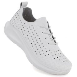 Półbuty sportowe damskie na platformie biały NEWS 209. Białe półbuty wsuwane NEWS, bez wzorów, ze skóry ekologicznej, sportowe, bez obcasa, na platformie. Za 119.99 zł.