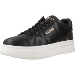 Buty GUESS WELLI Czarny. Czarne trekkingi Guess, z aplikacjami, ze skóry, bez zapięcia, trekkingowe. Za 554.87 zł.