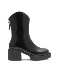 JENNY Botki Rosa CKSJ299-K783 Czarny. Czarne botki Jenny, bez wzorów, z tworzywa sztucznego, bez obcasa, na słupku, bez zapięcia. Za 99.99 zł.