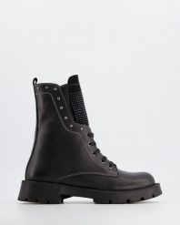 CZARNE BOTKI Z NITAMI 015-88 LEA BLACK. Czarne botki Venezia, bez wzorów, ze skóry, bez obcasa, bez zapięcia. Za 279.00 zł.