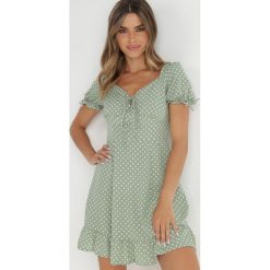 Jasnozielona Sukienka Abin. Zielone sukienki Born2be, l, z aplikacjami, vintage, bez kołnierzyka, bez ramiączek, mini. W wyprzedaży za 76.49 zł.