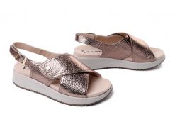 Caprice 9-28707-46 36A taupe met. deer, sandały damskie. Sandały Caprice, bez wzorów, bez obcasa, bez zapięcia. Za 369.90 zł.