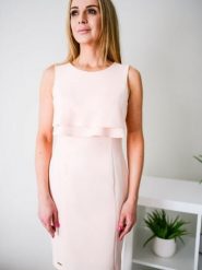 Sukienka Model Jordan Powder Pink - Jersa. Różowe sukienki Jersa, plus size, bez wzorów, bez kołnierzyka, plus size, bez ramiączek, dopasowane. Za 416.79 zł.