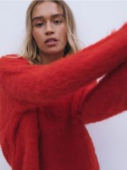 Sweter z domieszką wełny - czerwony. Czerwone swetry Reserved, l, bez wzorów, z dzianiny, bez ramiączek. W wyprzedaży za 109.99 zł.