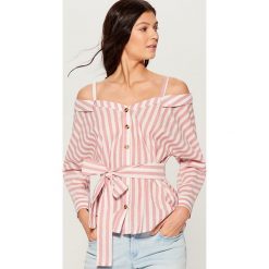 Bawełniana bluzka open shoulder - Wielobarwn. Bluzki marki Mohito. Za 89.99 zł.