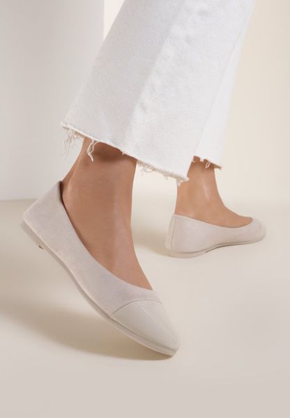 Beżowe Balerinki Ashypso. Brązowe baleriny Renee, bez wzorów, klasyczne, z okrągłym noskiem, bez obcasa, na płaskiej podeszwie, bez zapięcia. W wyprzedaży za 33.74 zł.