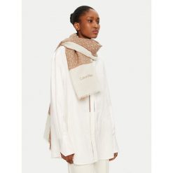 Szal Calvin Klein. Brązowe szaliki i kominy Calvin Klein, bez wzorów. Za 269.99 zł.