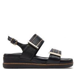 Sandały Tamaris. Czarne sandały Tamaris, bez wzorów, bez obcasa, na koturnie, bez zapięcia. Za 349.99 zł.