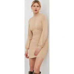 Elisabetta Franchi sukienka kolor beżowy midi dopasowana. Brązowe sukienki Elisabetta Franchi, bez wzorów, z dzianiny, bez kołnierzyka, bez ramiączek, maxi, dopasowane. W wyprzedaży za 1,579.90 zł.