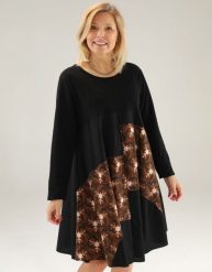 Rozkloszowana sukienka z bawełny. Czarne sukienki Unisono, l, bez wzorów, z bawełny, bez kołnierzyka, bez ramiączek, rozkloszowane. Za 179.00 zł.
