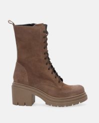 BRĄZOWE BOTKI ZE SKÓRY ZAMSZOWEJ 3302 CRO TAUPE. Brązowe botki Venezia, bez wzorów, ze skóry, bez obcasa, bez zapięcia. Za 439.00 zł.