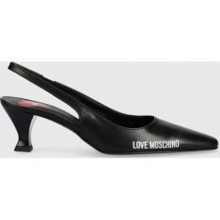 Love Moschino czółenka skórzane kolor czarny na niskim obcasie z odkrytą piętą. Czarne czółenka Love Moschino, bez wzorów, bez obcasa, na szpilce, bez zapięcia. W wyprzedaży za 539.99 zł.