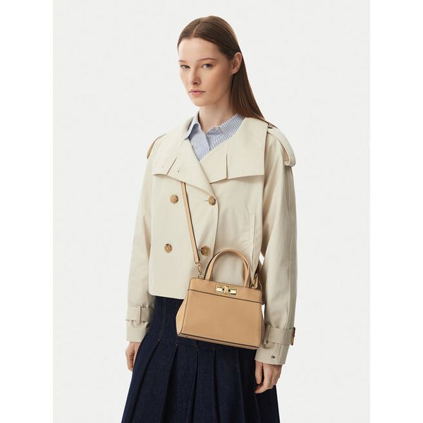 Torebka Tommy Hilfiger. Brązowe torebki klasyczne Tommy Hilfiger, bez wzorów, klasyczne, bez dodatków. Za 569.99 zł.