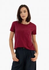 T-shirt z błyszczącą aplikacją T-ASH. Czerwone t-shirty Volcano, xs, z aplikacjami, z bawełny, eleganckie, z asymetrycznym kołnierzem, bez ramiączek. Za 59.99 zł.