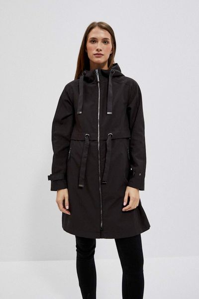 Parka z kapturem czarna. Czarne płaszcze MOODO, bez wzorów, z poliesteru, z kapturem. W wyprzedaży za 107.99 zł.