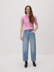 Sweter ze strukturalnym splotem - różowy. Czerwone swetry Reserved, l, bez wzorów, z dzianiny, bez ramiączek. Za 89.99 zł.