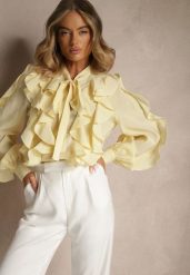 Żółta Koszula z Wiskozą Zdobiona Falbanami i Wiązaniem przy Szyi Ravissa. Żółte koszule Renee, m, z aplikacjami, z wiskozy, eleganckie, bez kołnierzyka, bez ramiączek. W wyprzedaży za 151.99 zł.