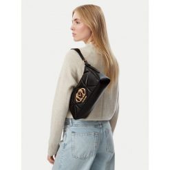Torebka LOVE MOSCHINO. Czarne torebki klasyczne Love Moschino, bez wzorów, klasyczne, bez dodatków. Za 879.99 zł.