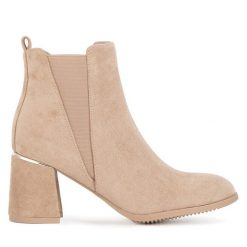Botki JENNY. Brązowe botki Jenny, bez wzorów, bez obcasa, na słupku, bez zapięcia. Za 119.99 zł.