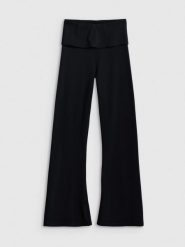 4F Legginsy z rozszerzanymi nogawkami damskie - czarne L. Czarne legginsy 4f, bez wzorów, z dzianiny, eleganckie. Za 129.99 zł.