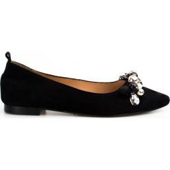 Baleriny skórzane zamszowe z koralami czarne Sempre. Czarne baleriny Inna, bez wzorów, z materiału, eleganckie, bez obcasa, bez zapięcia. W wyprzedaży za 208.88 zł.