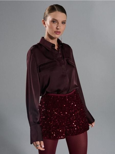 Gładka koszula z długim rękawem - czerwony. Czerwone koszule Sinsay, l, bez wzorów, bez kołnierzyka, bez ramiączek. Za 49.99 zł.